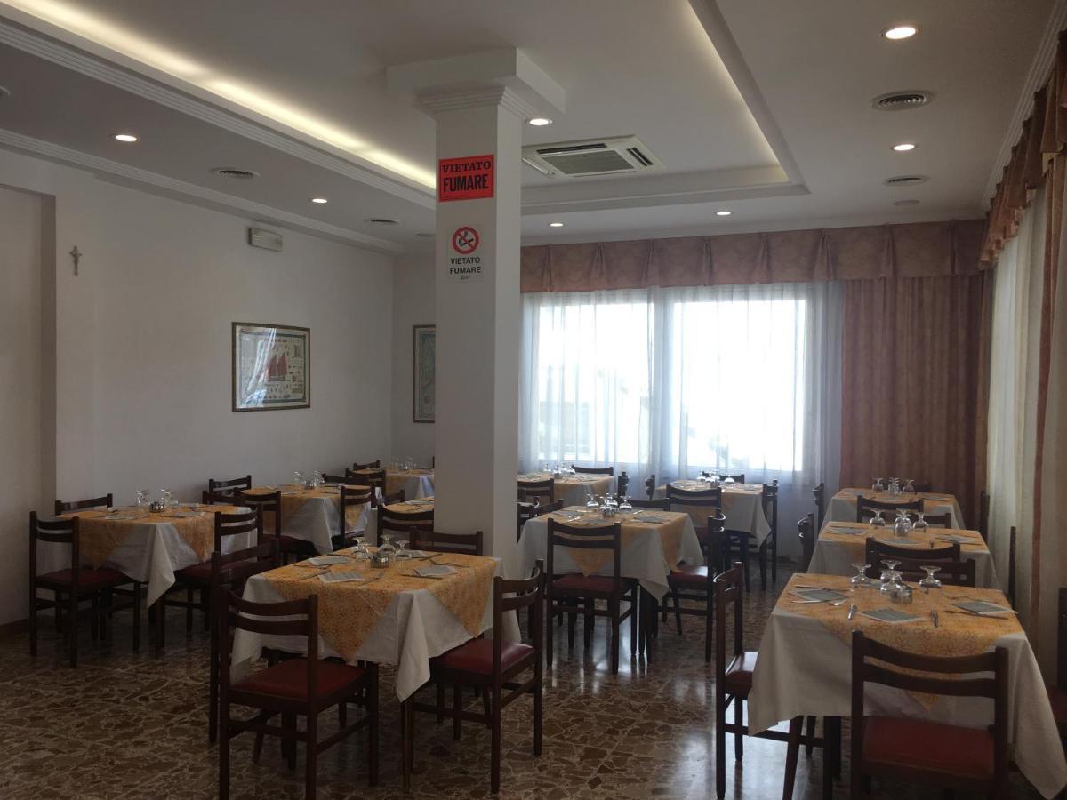 Hotel Villa Rinaldini Rimini Ngoại thất bức ảnh
