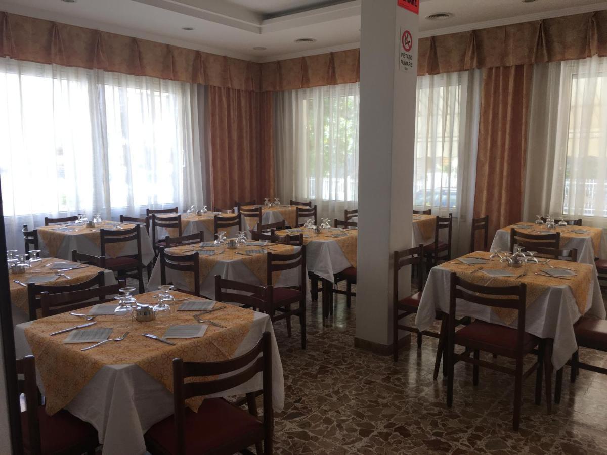 Hotel Villa Rinaldini Rimini Ngoại thất bức ảnh