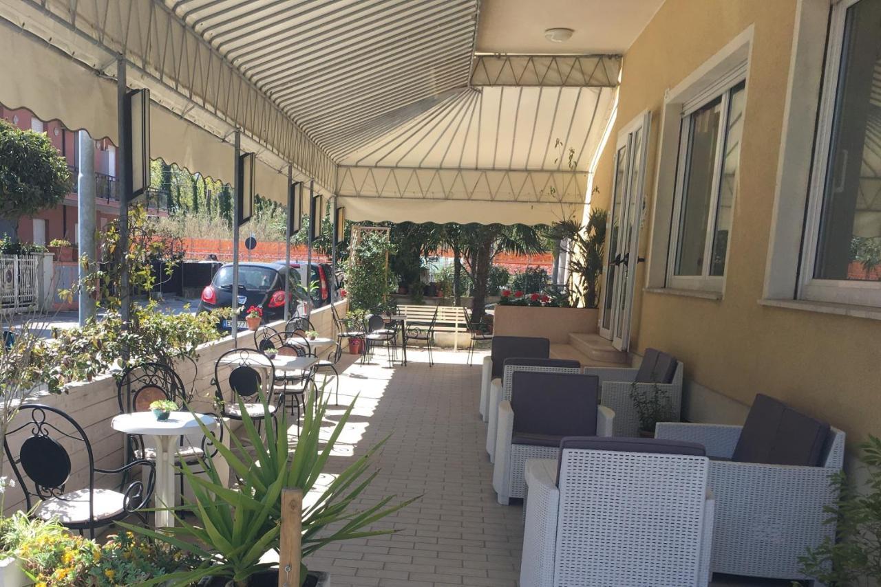 Hotel Villa Rinaldini Rimini Ngoại thất bức ảnh