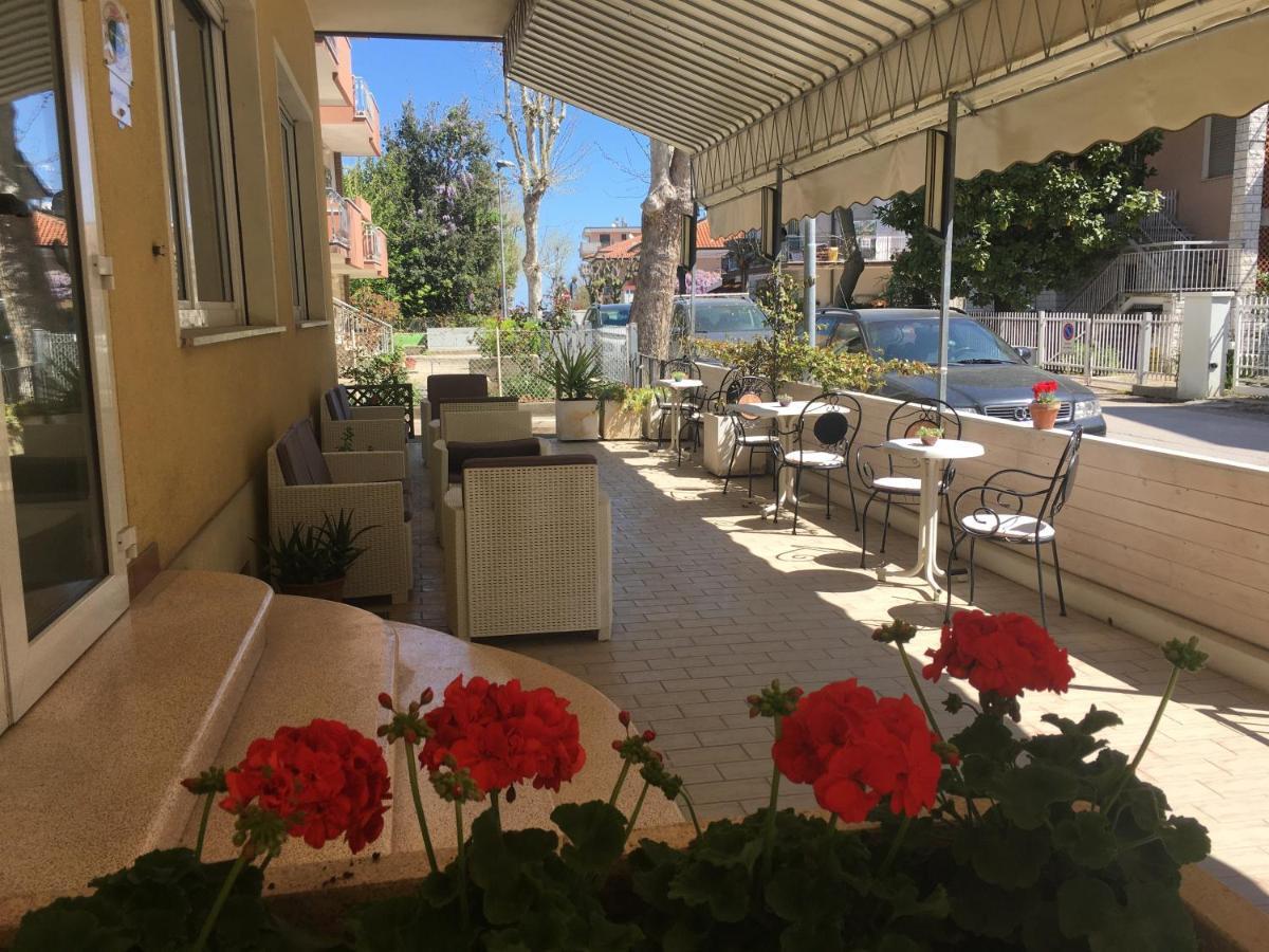 Hotel Villa Rinaldini Rimini Ngoại thất bức ảnh