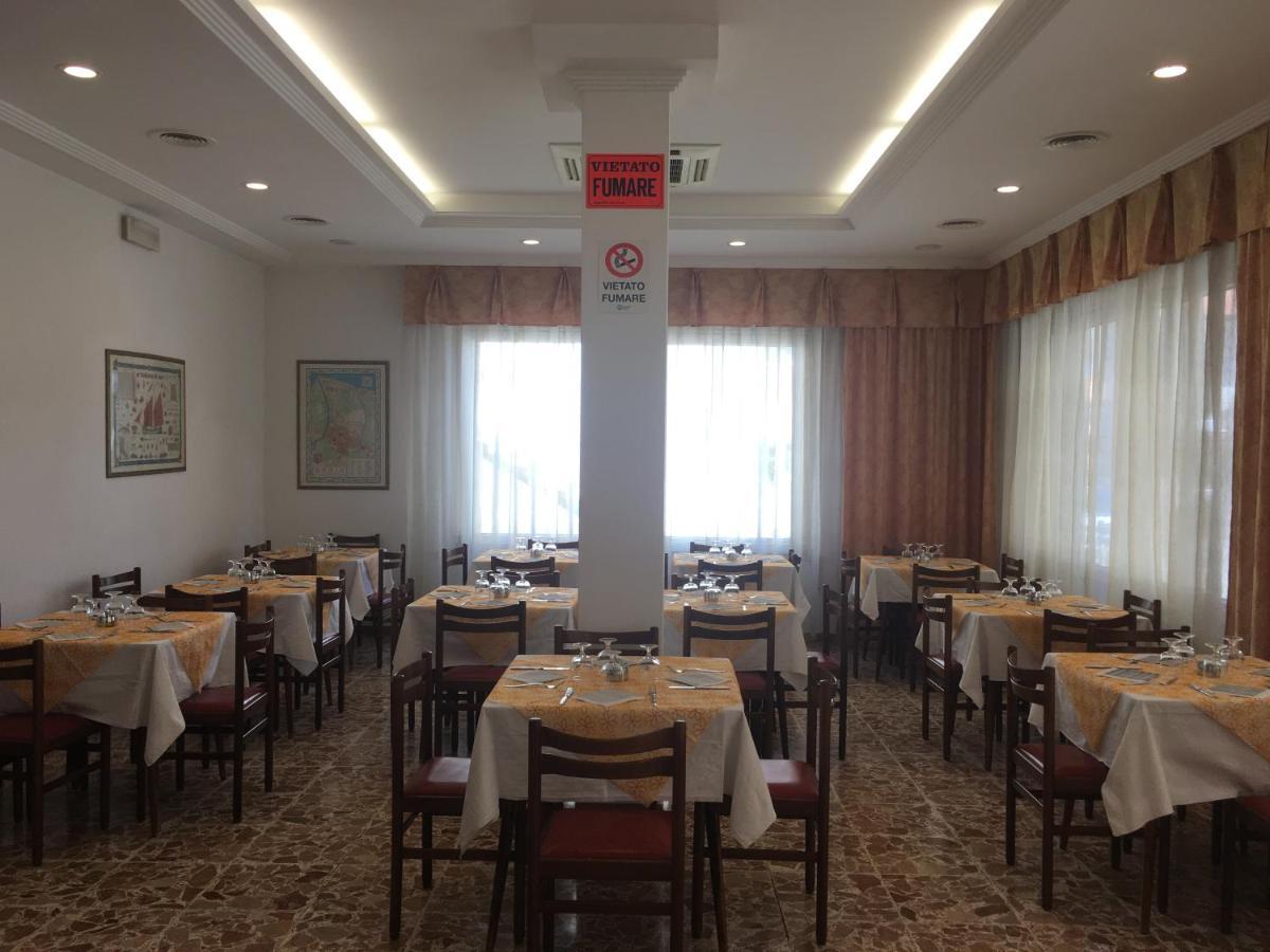Hotel Villa Rinaldini Rimini Ngoại thất bức ảnh