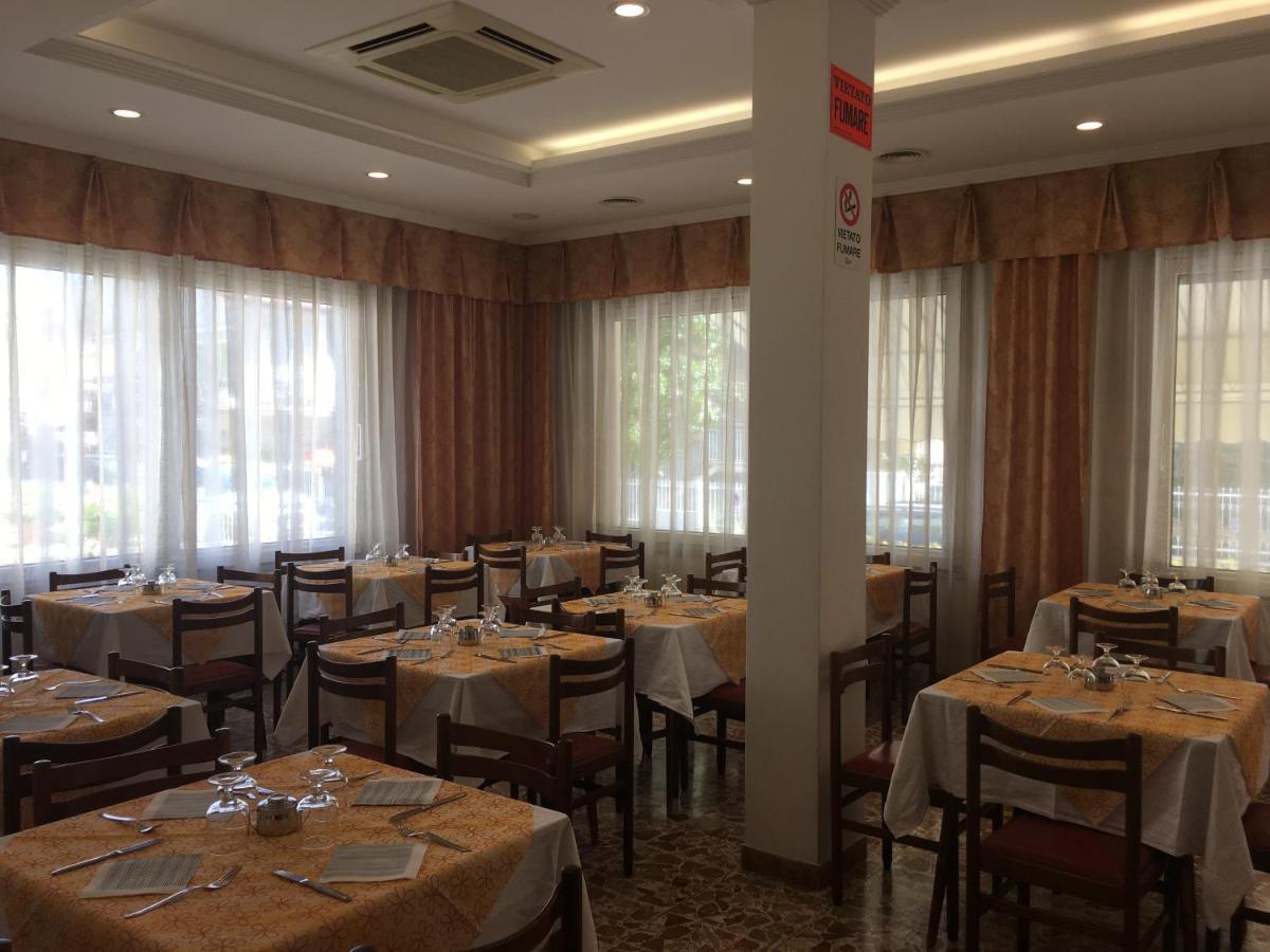 Hotel Villa Rinaldini Rimini Ngoại thất bức ảnh