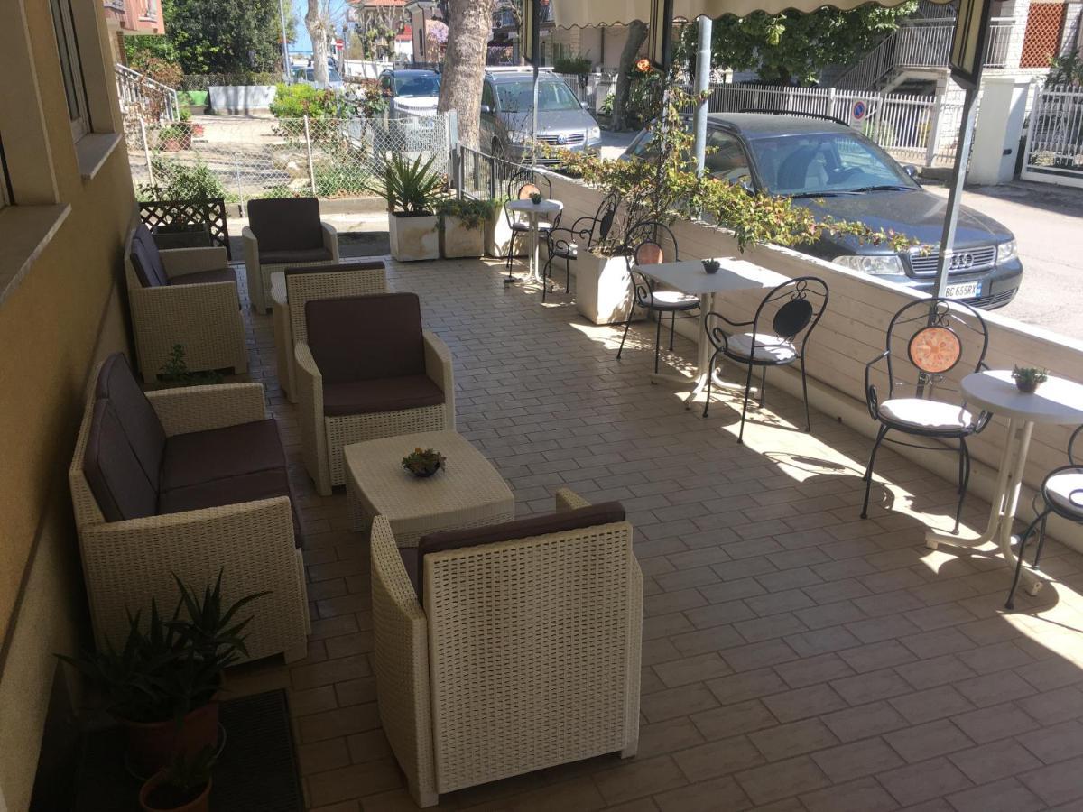 Hotel Villa Rinaldini Rimini Ngoại thất bức ảnh
