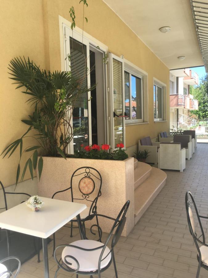 Hotel Villa Rinaldini Rimini Ngoại thất bức ảnh